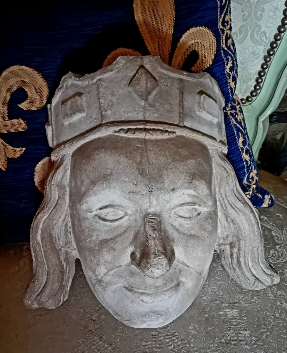 Head Of King Saint Louis In Ancient Plaster -photo-2