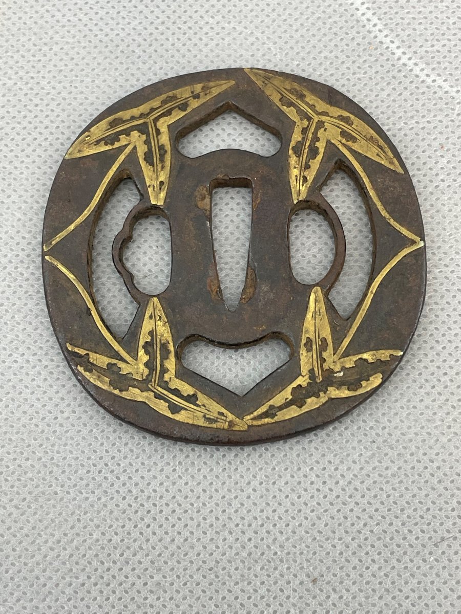 Tsuba époque Edo (1603–1868) – Fer et shakudō – Motif feuillage-photo-3
