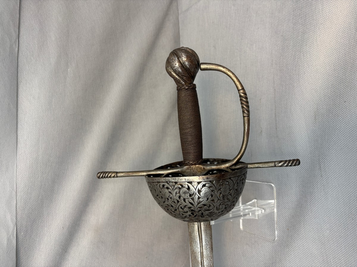 FORTE EPEE ou dite RAPIERE à la TAZA vers 1650 