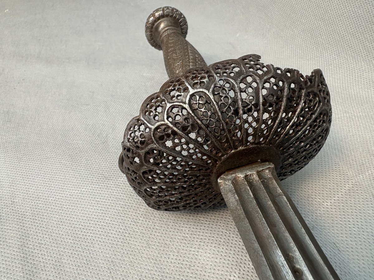 17th-century Shell-hilted Sword-photo-3