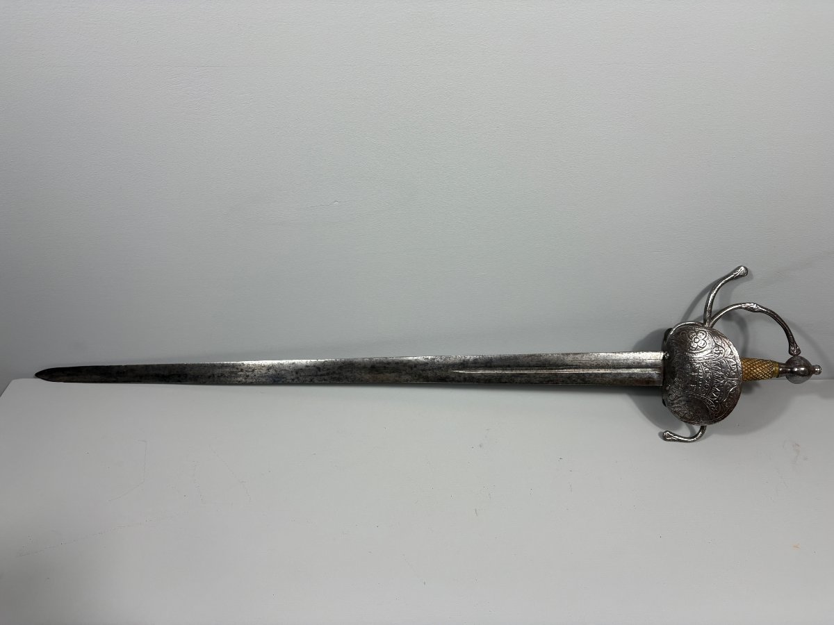 FORTE EPEE  d'OFFICIER aux ARMES du PORTUGAL .