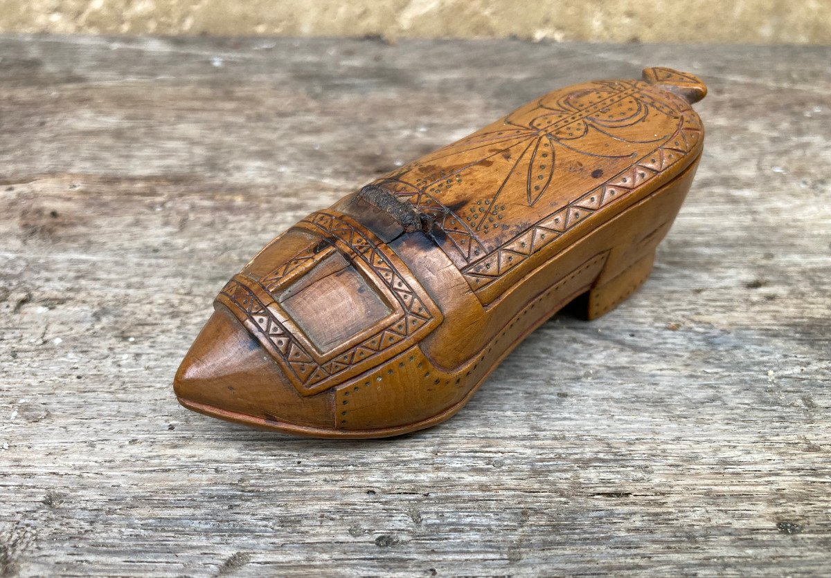 Snuffbox In Shape Of A Woman's Shoe - Breton Folk Art In Carved Boxwood - Brittany 19th Century-photo-3