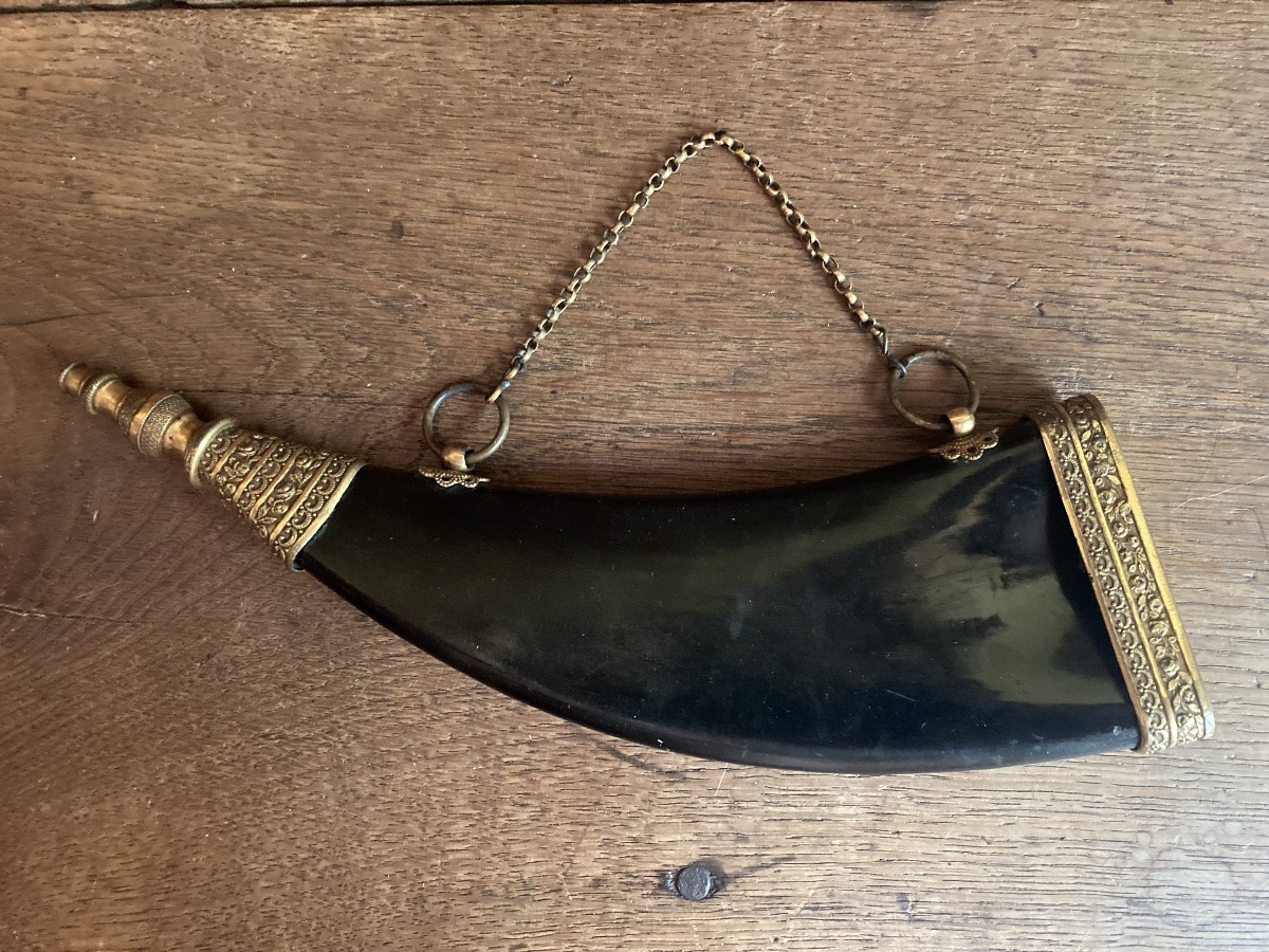 Black Horn Powder Flask, Powder Pear, Gilded Brass Decoration, Empire Period, Early 19th Century.-photo-2