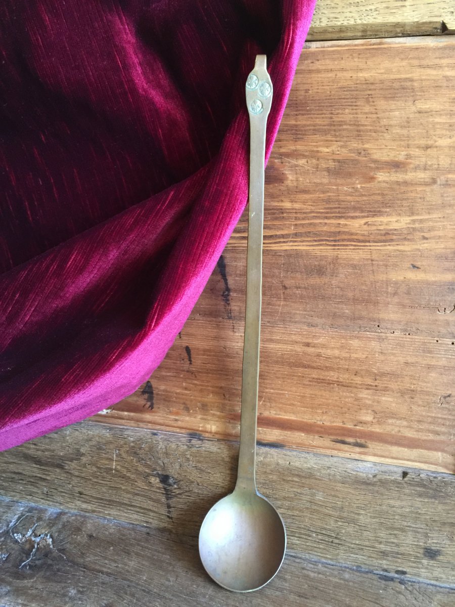 XVIIIth Sauce Spoon Heraldic Lily Flower Decor From Villedieu-les-poêles (normandy) - With Its Patina Of Origin