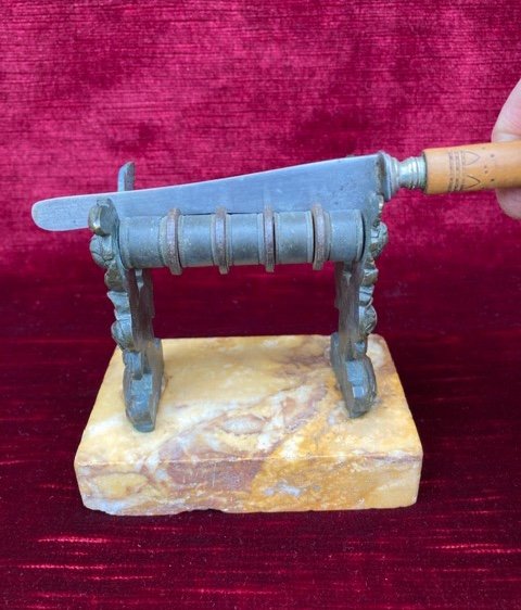 Knife Sharpener In Bronze On Marble - French Restoration Period / Louis-philippe - Early 19th Century -photo-8