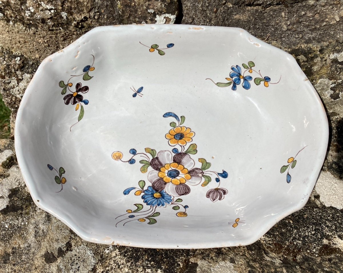 Banette Faience XVIIIème Nivernais ou Auxerrois à Décor de Fleurs Polychrome