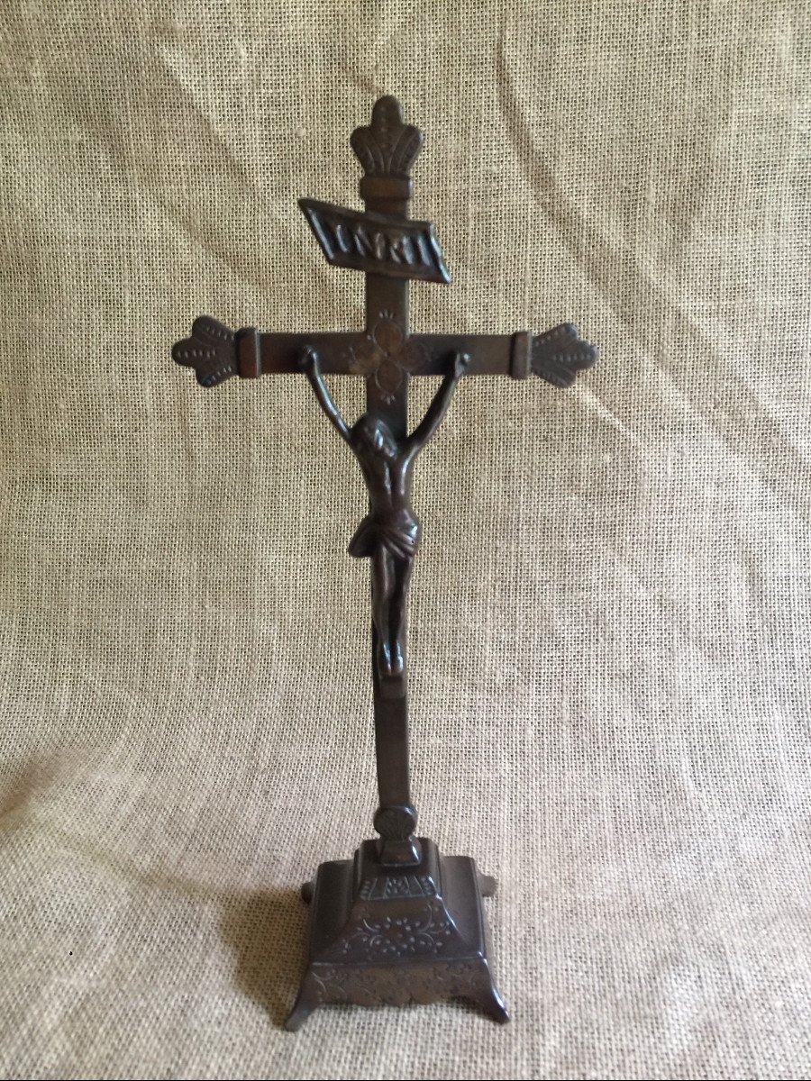 Christ Bedside Crucifix In Brass With Rare Chocolate Bronze Patina - Remligious Folk Art End Of The 18th Century-photo-2