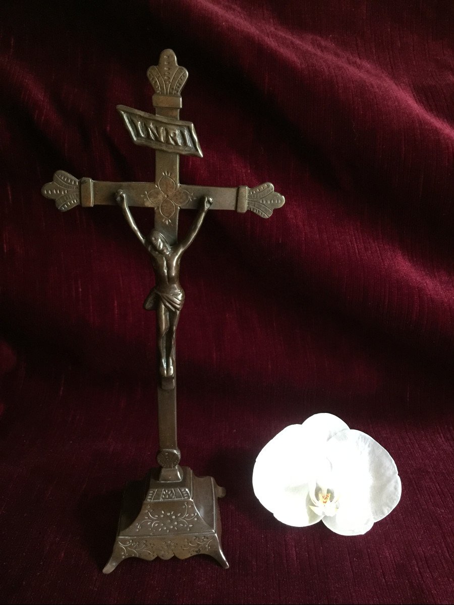 Christ Bedside Crucifix In Brass With Rare Chocolate Bronze Patina - Remligious Folk Art End Of The 18th Century