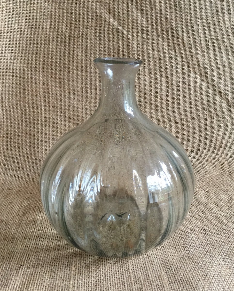 Late 18th Century Decanter In Ringed Globular Shape - Slightly Smoked Glass - Normandy Glassware?-photo-3
