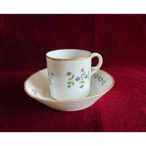 Eighteenth Century Porcelain Cup And Saucer Decor With Barbel And Golden Edges - Paris Petit Carousel