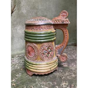 Chope à bière Suédoise en bois sculpté polychrome début XXem , art populaire.