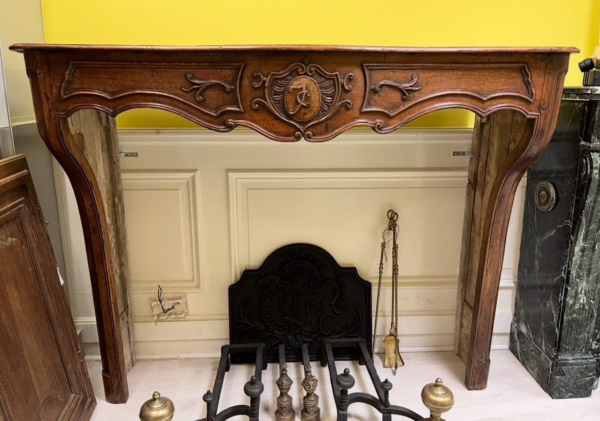 Cheminée Louis XV Noyer