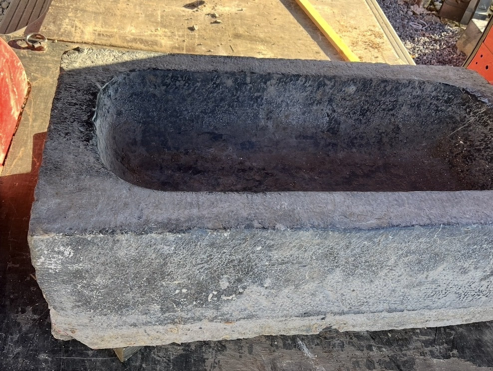  3 Auges en pierre identiques-photo-1