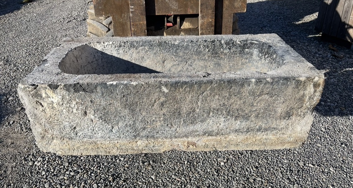  3 Auges en pierre identiques