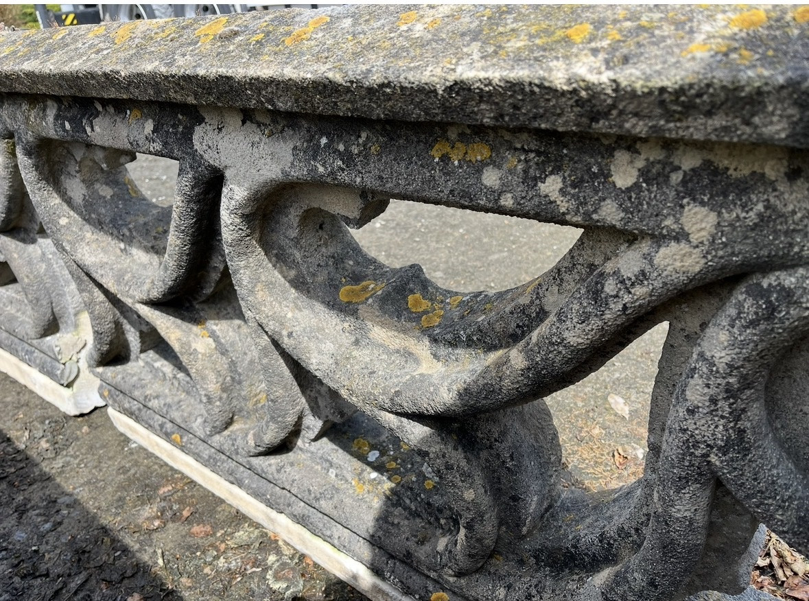 Grande rambarde, balustrade en pierre Gothique.-photo-3