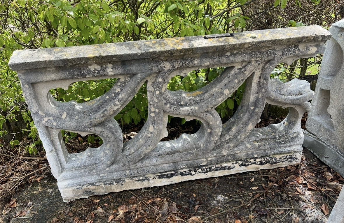 Grande rambarde, balustrade en pierre Gothique.-photo-2