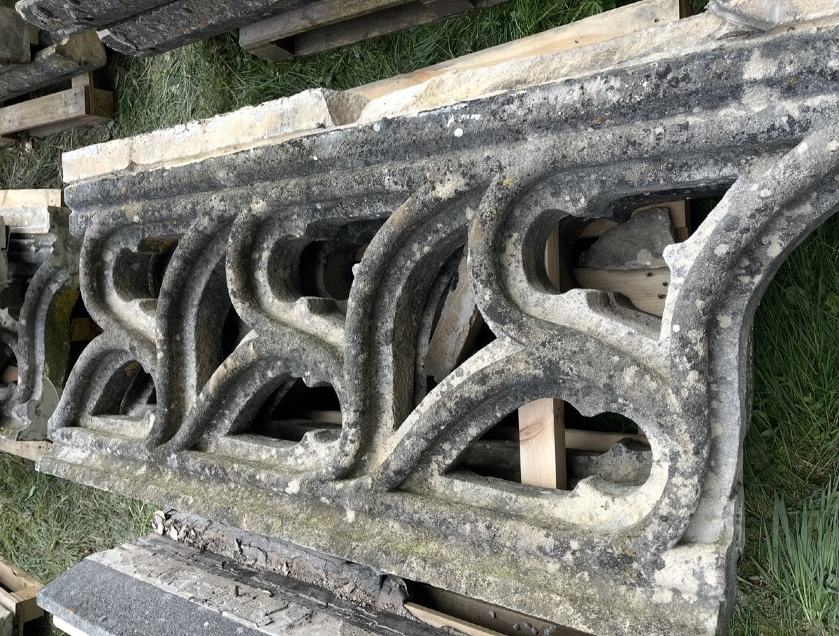 Grande rambarde, balustrade en pierre Gothique.-photo-6