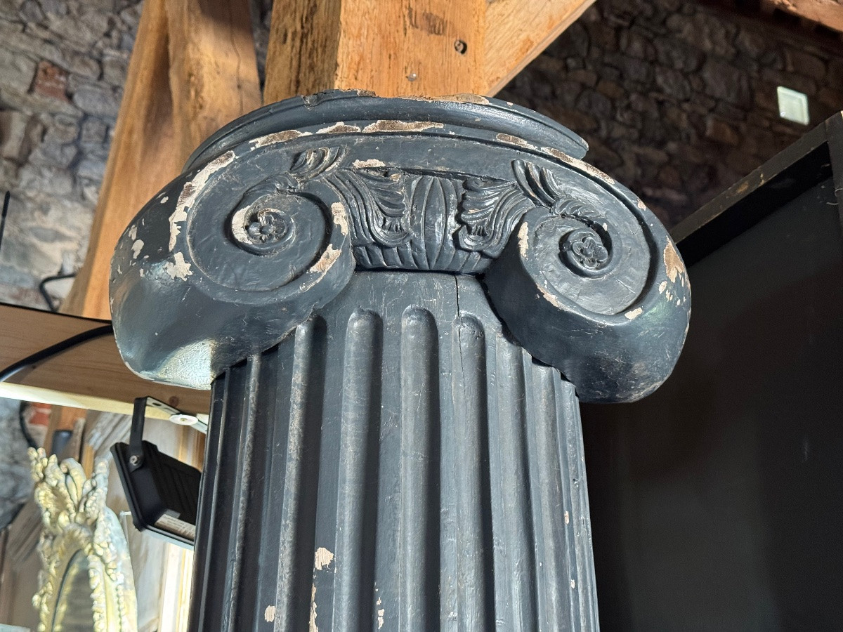 Pair Of Ionic Columns-photo-2