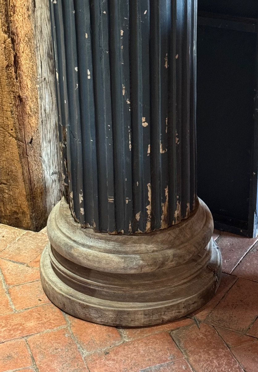 Pair Of Ionic Columns-photo-4