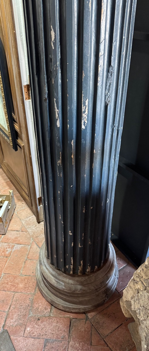 Pair Of Ionic Columns-photo-2