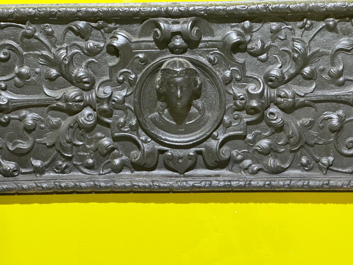 Cast-iron Renaissance-style Heart-shaped Ornament-photo-3