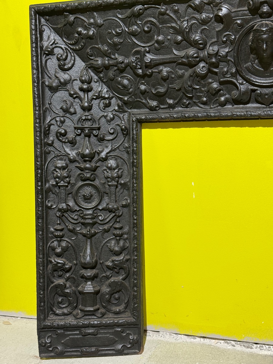 Cast-iron Renaissance-style Heart-shaped Ornament-photo-4