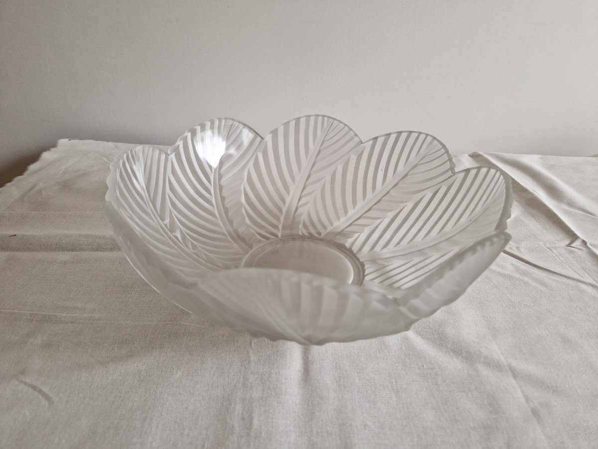 Coupe Art Déco En Verre Dépoli Signée Pierre d'Avesn Circa 1930