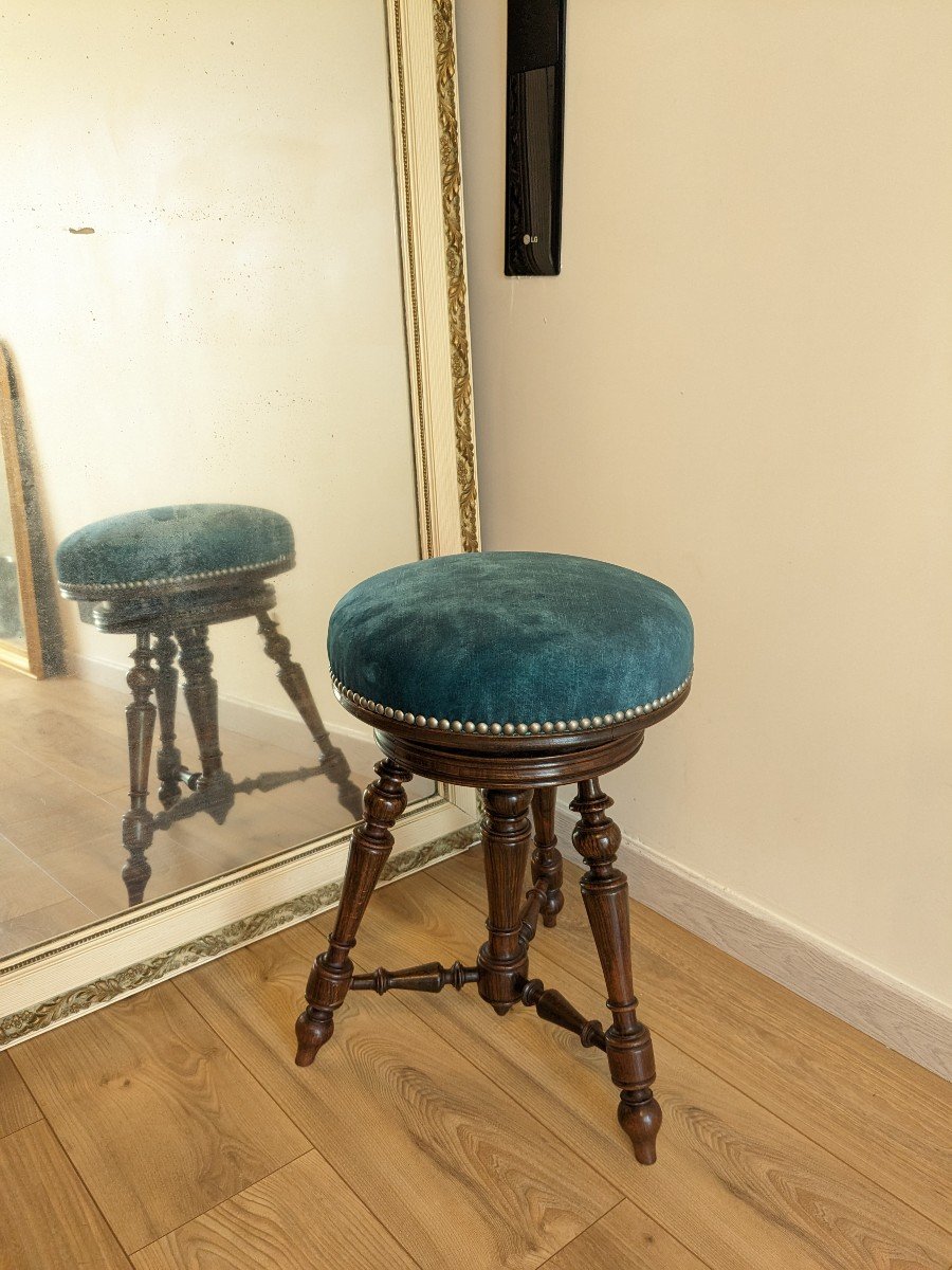 Ancien tabouret de piano réglable en noyer avec siège en…