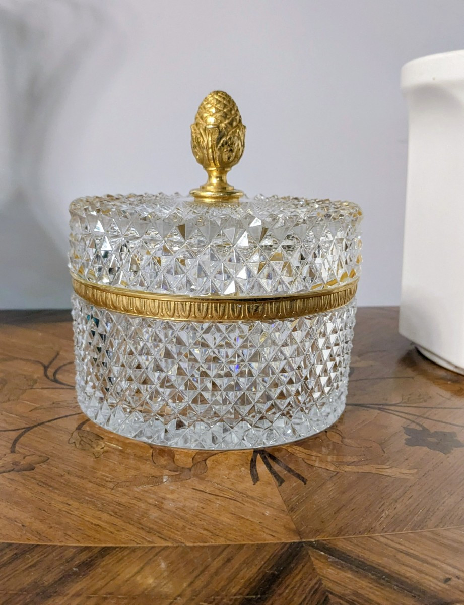Ancienne bonbonnière en cristal — dans le goût de Baccarat, un souffle d’élégance