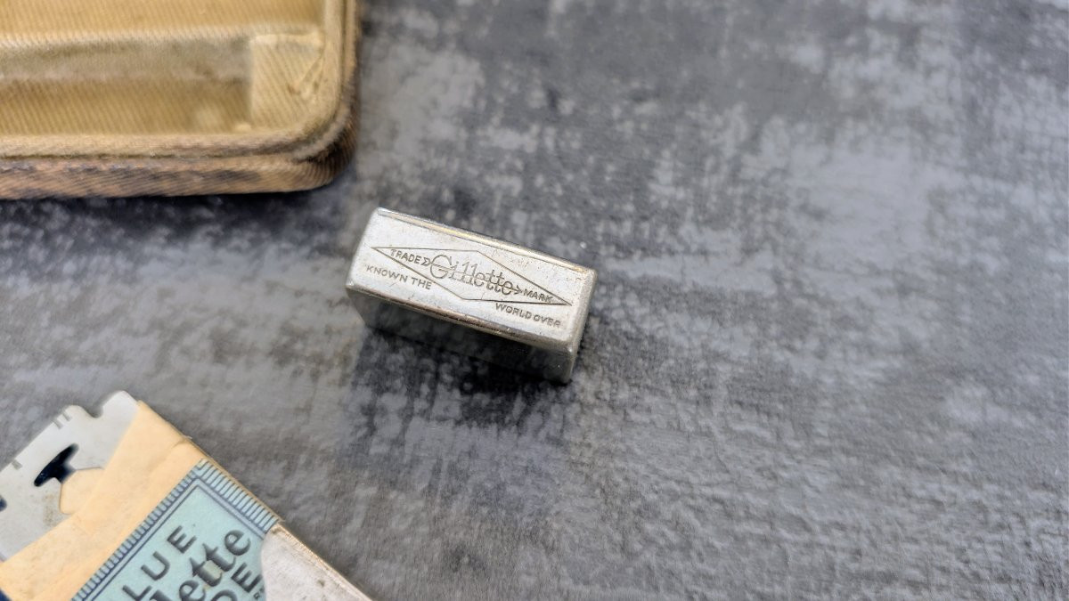 Proantic: Nécessaire de rasage militaire Gillette « Khaki Set », Premi