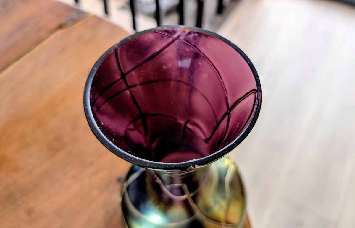 Vase en verre irisé à décor appliqué, travail Art Nouveau attribué à Loetz-photo-6