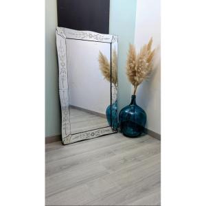 Miroir vénitien années 1930 – fleurs en verre de Murano – 123 x 75 cm