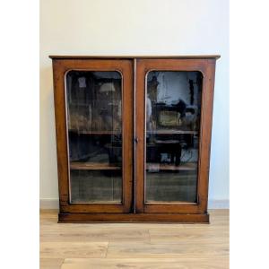 Vitrine anglaise victorienne en acajou à deux portes vitrées