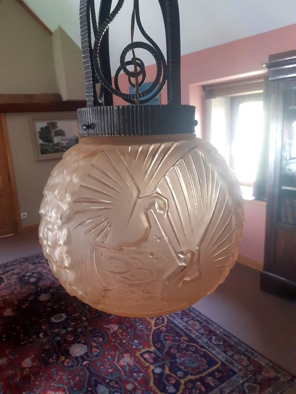 Important plafonnier suspension Art déco " boule aux paons " Muller Frères Lunéville monture fer forgé 1930 -photo-3