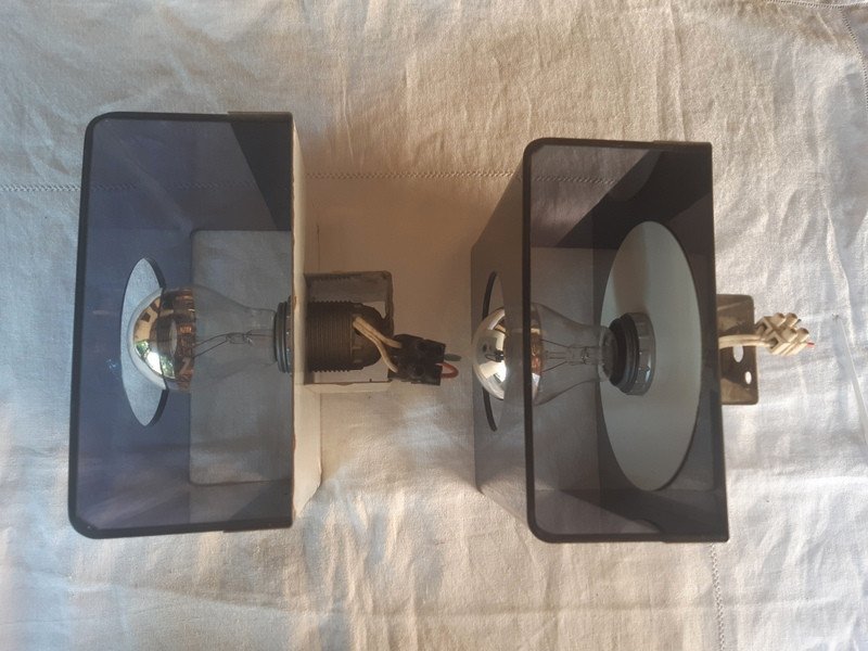 Paire d'Appliques Carrées Cubiques Lampes En Plexiglas Et Métal Luminaire Plexiglass Design Des années 60 / 70-photo-2