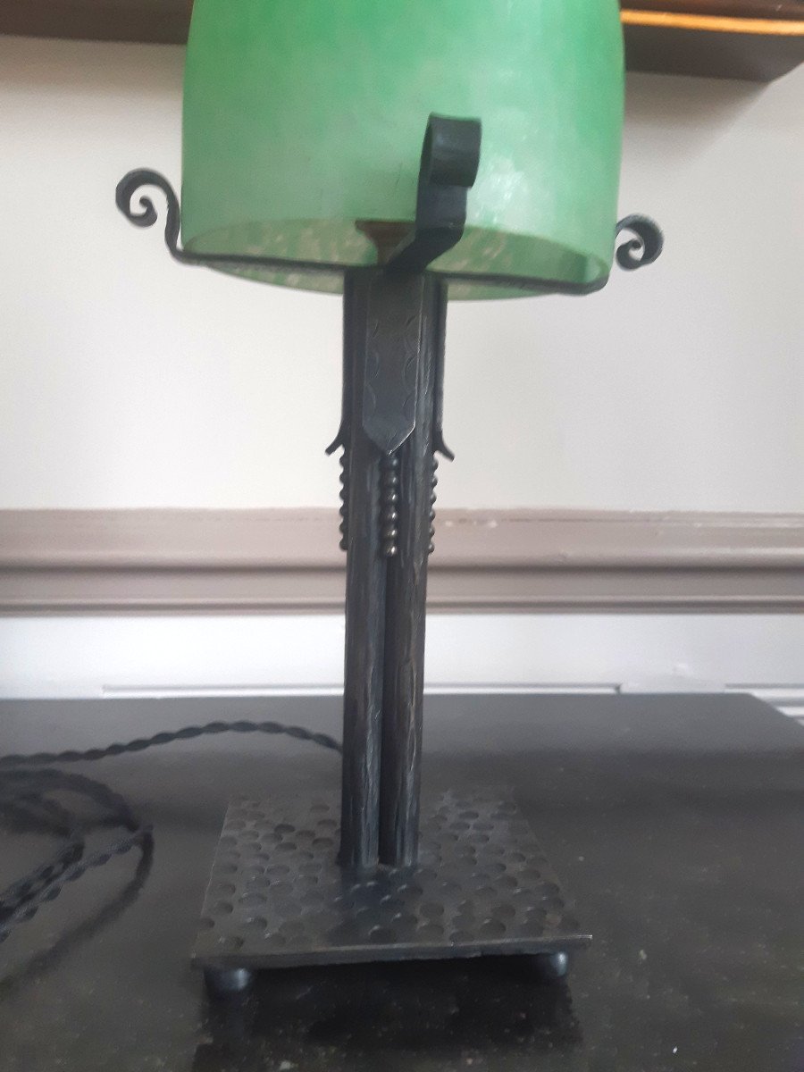 Lampe De Table Ou De Bureau En Fer Forgé Avec Son Globe Obus en verre moucheté d'époque Art Déco 1930-photo-4