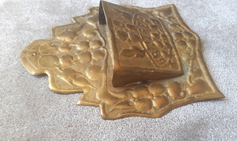 Porte Lettres Courriers En Laiton Repoussé époque 1900-photo-4