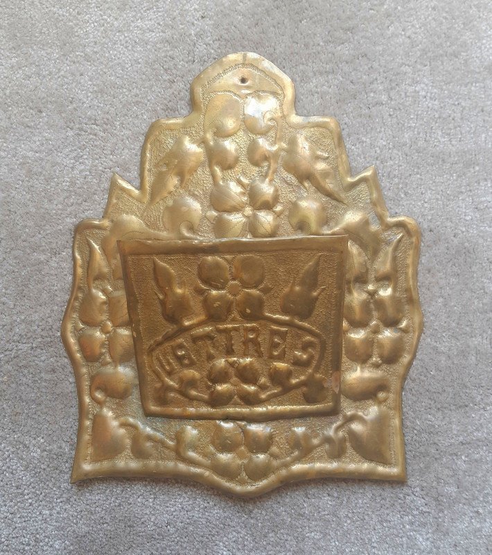 Porte Lettres Courriers En Laiton Repoussé époque 1900-photo-2