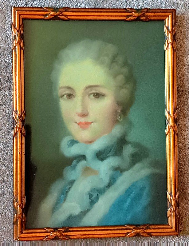 Charmant Pastel Portrait De Jeune Femme Aux Boucles d'Oreilles