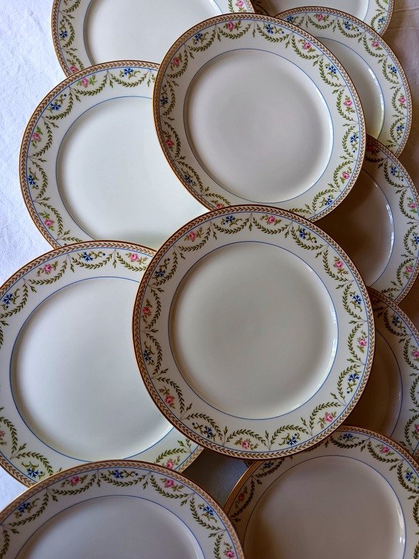 Splendid Suite Of 12 Plates In Limoges Porcelain Emile Bourgeois Paris Decor Of Roses, Laurel And Blueberry-photo-2