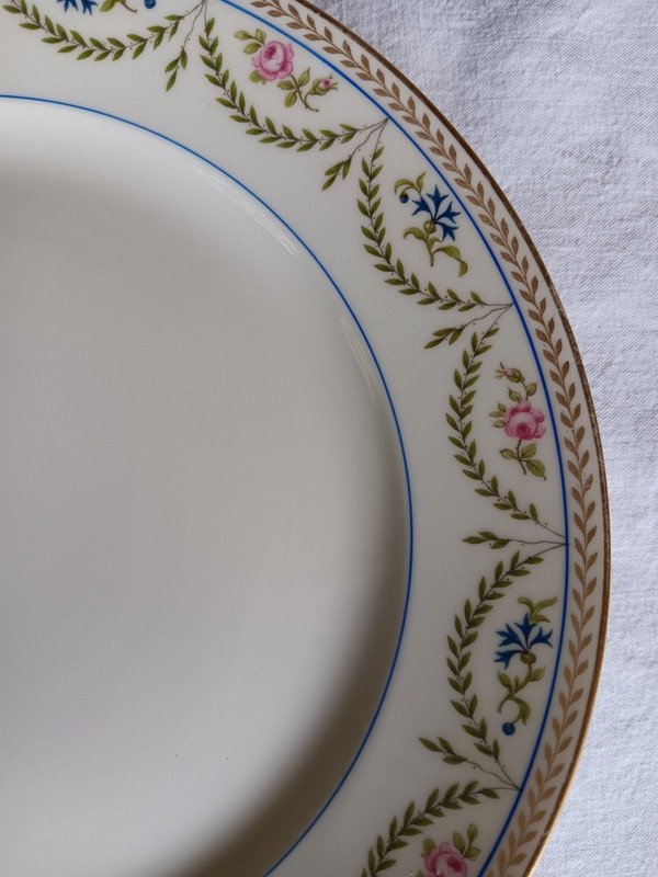 Splendid Suite Of 12 Plates In Limoges Porcelain Emile Bourgeois Paris Decor Of Roses, Laurel And Blueberry-photo-2