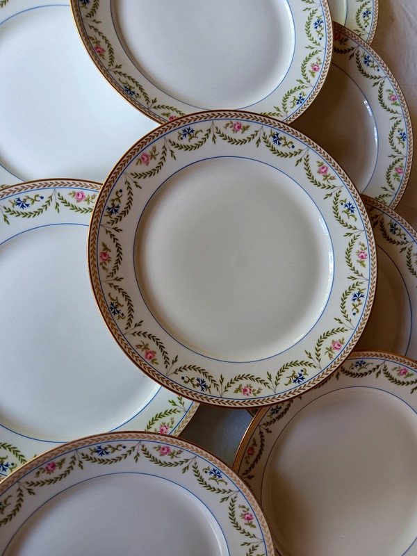 Splendid Suite Of 12 Plates In Limoges Porcelain Emile Bourgeois Paris Decor Of Roses, Laurel And Blueberry