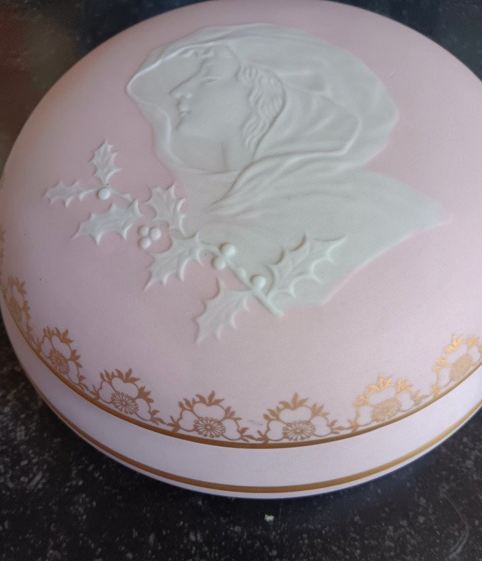 Camille Tharaud In Limoges Large Bonbonnière Box Porcelain Biscuit Box Decor Of A Young Woman In Art Nouveau Style-photo-2