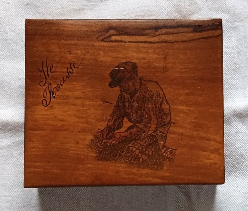Ravissante Boite Coffret à Bijoux à jeux Souvenir De l' Ile Rousse En Corse 1900 En Bois d'Olivier