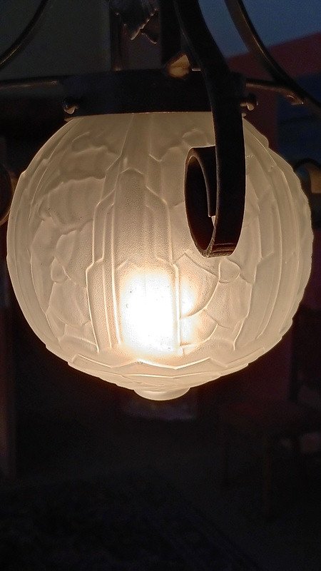 Ravissant Petit Lustre Suspension Plafonnier Boule En Fer Forgé Et Verre d'époque Art Déco Vers 1930-photo-3