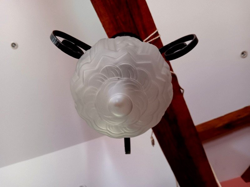Ravissant Petit Lustre Suspension Plafonnier Boule En Fer Forgé Et Verre d'époque Art Déco Vers 1930-photo-2
