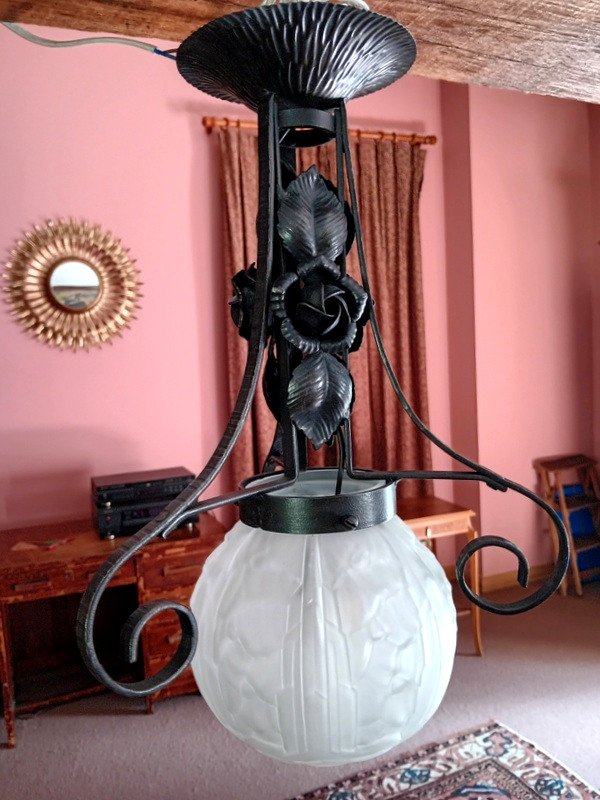 Ravissant Petit Lustre Suspension Plafonnier Boule En Fer Forgé Et Verre d'époque Art Déco Vers 1930-photo-3
