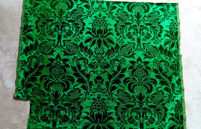 Coupon Length Of Embossed Silk Velvet Fabric Emerald Green Château De Chambord-photo-4
