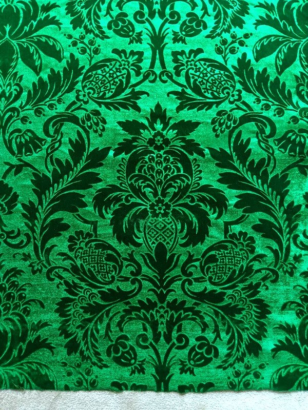 Coupon Length Of Embossed Silk Velvet Fabric Emerald Green Château De Chambord-photo-1