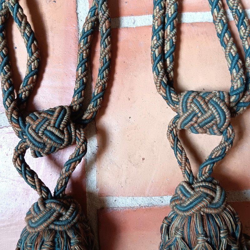  Pair Of Curtain Tiebacks With Luxurious Tassel Castle Trimmings -photo-2